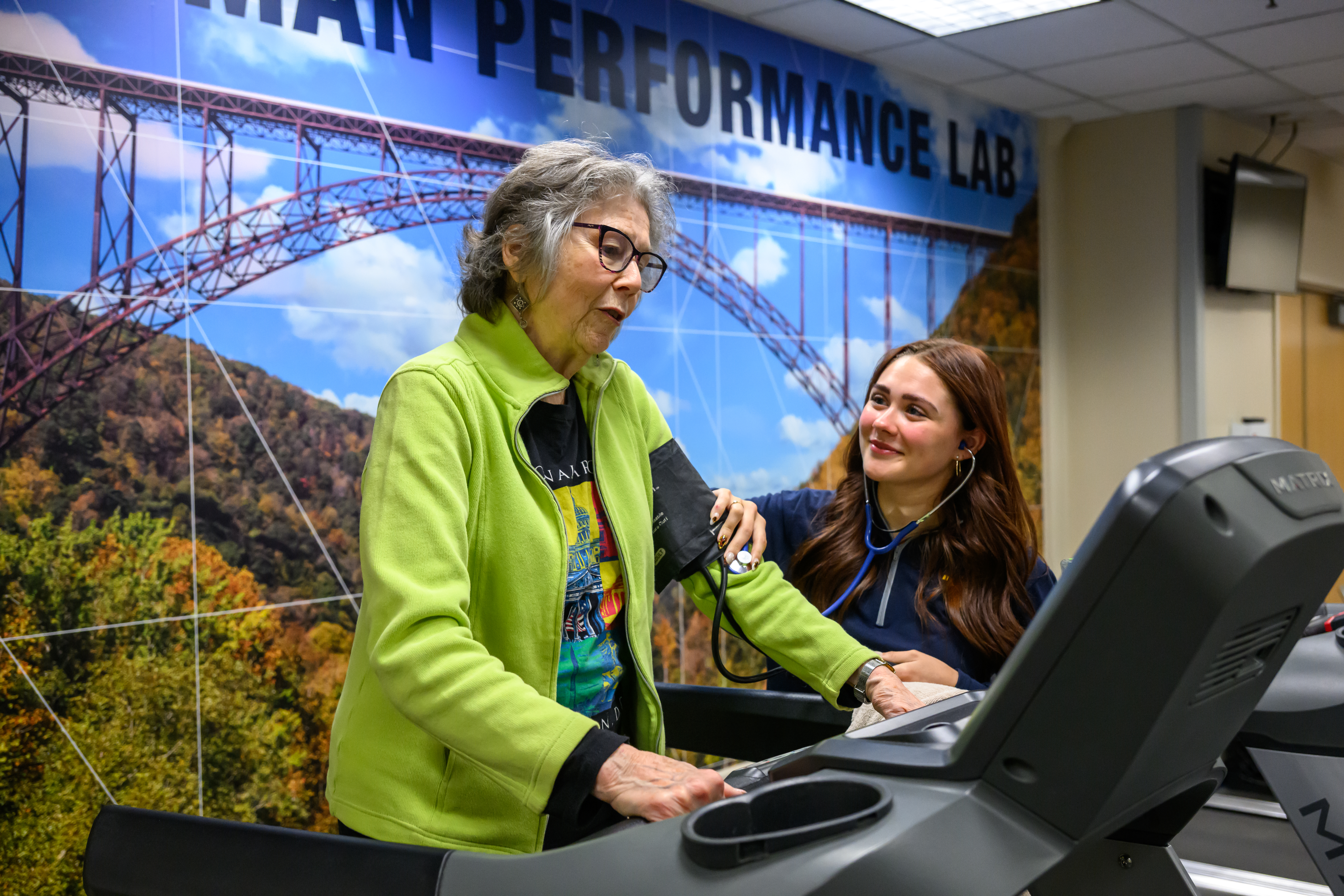 Exercise Physiology student works with a client in the Human Performance Lab